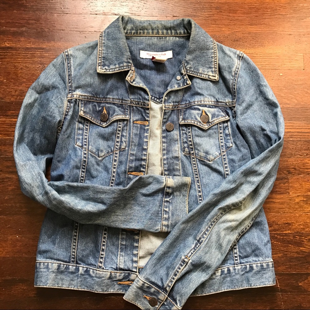 A & F denim jacket 💙